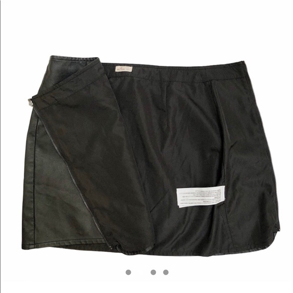 Hollister Leather Miniskirt - Picture 2 of 4